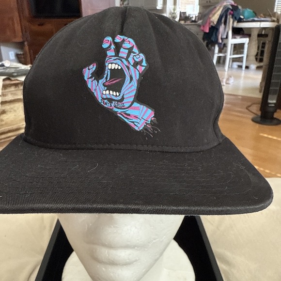 Santa Cruz Skateboards Other - Santa Cruz Classic Hand Cap‎ - Black cap is a structure low profile 4738